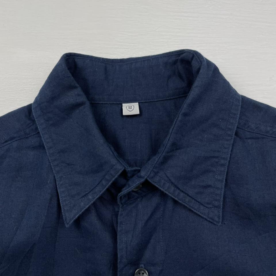 เสื้อเชิ๊ตสีกรม แบรนด์ ยูนิโค่ มือสอง   : อก : 22 รอบอก : 44  ไหล่ 18ยาว : 28.5 นิ้ว 200 รวมส่ง